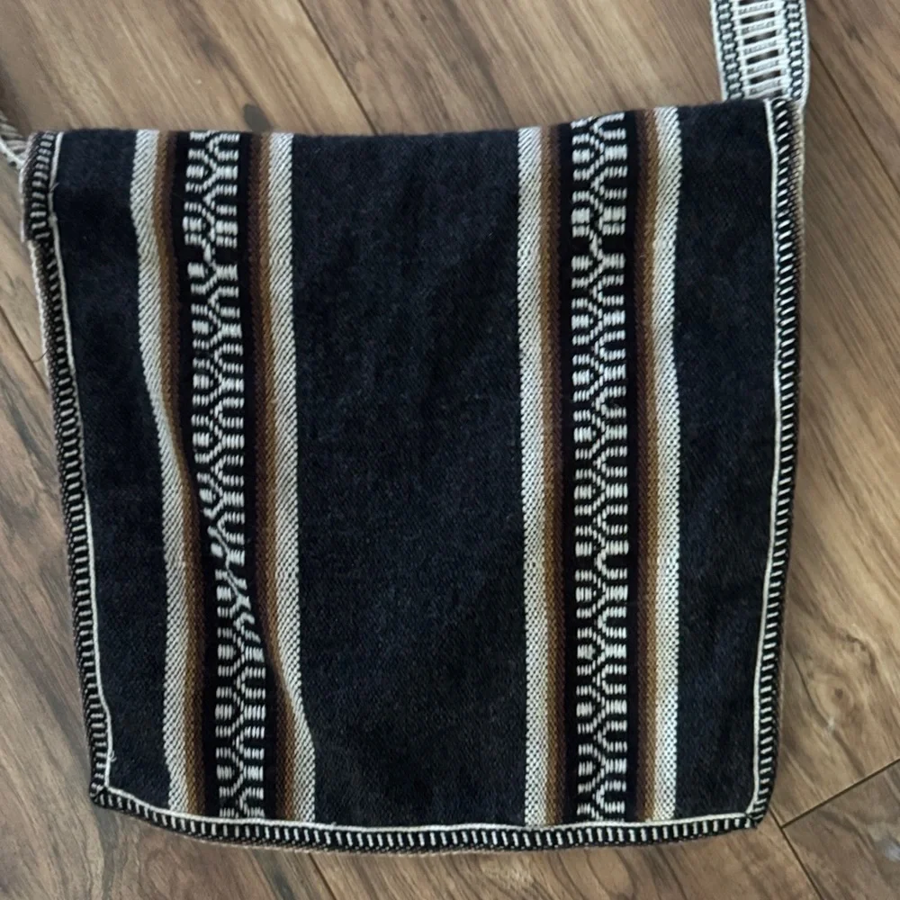 N/S black woven
